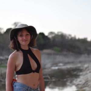 Meet your Posher, Abbey